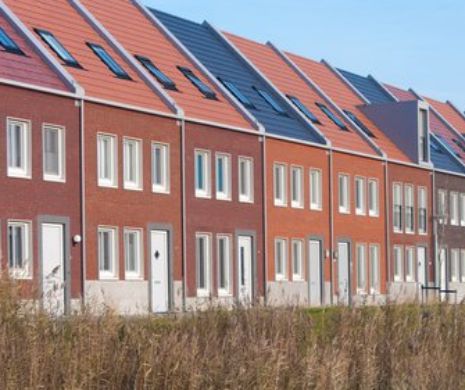 Olanda va construi locuinţe pentru 10.000 de refugiaţi în următoarele luni