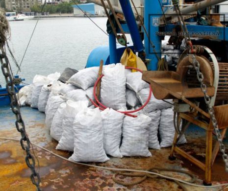 Pescador cu 6,5 tone de rapană, confiscat de Garda de Coastă