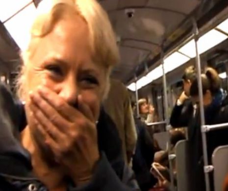 Râsul este contagios. Cum s-au „molipsit” călătorii de la METROU de chicotelile unei tinere care se uita pe telefonul mobil | VIDEO