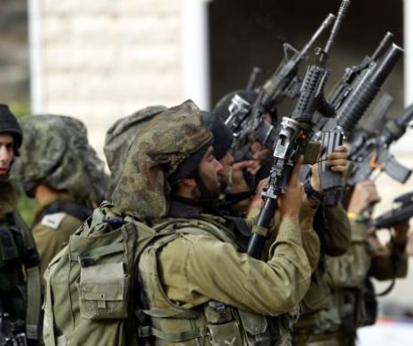Soldaţii israelieni au LOVIT INTENŢIONAT cu un vehicul blindat un tânăr palestinian