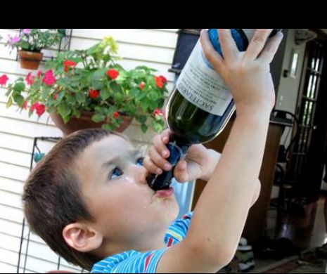 Un băiețel de 5 ani a ajuns în comă alcoolică la spital. E revoltător ce făceau părinții în acest timp