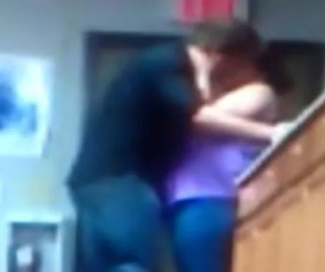 VIDEO EXPLOZIV. Directorul unei şcoli a fost filmat în timp ce întreţinea relaţii intime cu SECRETARA