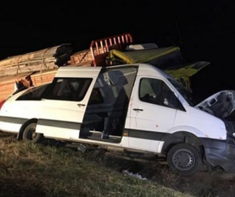 Accident GRAV la Buzău: Trei morţi şi cel puţin 11 răniţi, după ce un autotren s-a răsturnat peste un microbuz cu handbalişti