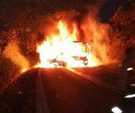 CARNAGIU pe autostradă. 22 de persoane au MURIT în urma unui accident ORIBIL. Oamenii au ARS de vii ca în clubul Colectiv