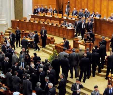 CE FAC parlamentarii români CÂND AU CHEF SĂ BEA ŞAMPANIE? Dorinţa lor nu ţine cont de urgenţele ţării