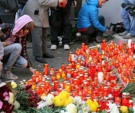 Chişinău: Candele şi flori la Ambasada României, în memoria victimelor incendiului din Colectiv