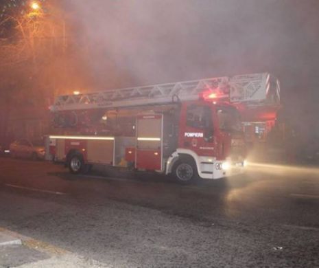 Încă un INCENDIU în Constanţa. Clădirea de lângă Primărie a luat foc