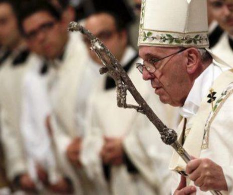Suveranul Pontif  s-a clatinat în faţa altarului. Presa italiană: are o tumoare pe creier | VIDEO