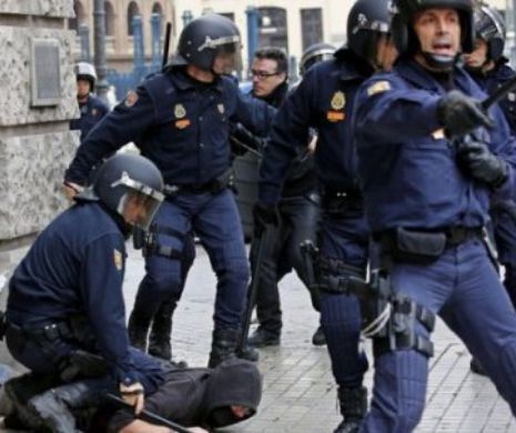 Video absolut ȘOCANT! Cum a reacționat un polițist francez când un imigrant MUSULMAN  a încercat să-i SMULGĂ ARMA AUTOMATĂ! Asta întrece orice imaginație
