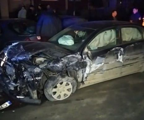 Accident cu zece mașini în județul Cluj. Un tânăr de 19 ani este autorul