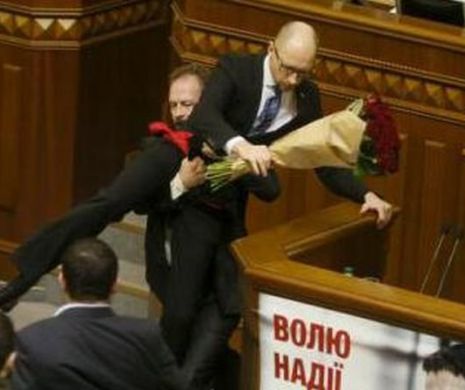 Bătaie în parlamentul Ucrainei. TEHNICI JUDO şi LUPTE GRECO-ROMANE