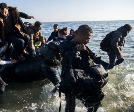 Doi migranți au MURIT înecați după ce au încercat să intre în Spania. Alți 12 s-au rănit și au fost transportați la spital