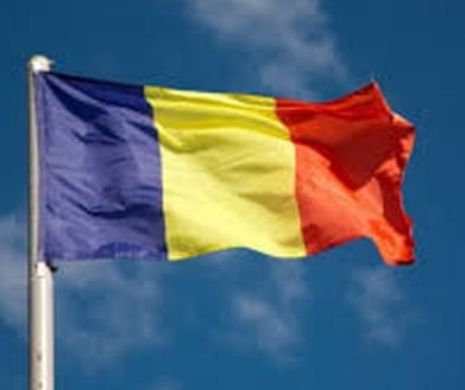 Gafă URIAŞĂ de ZIUA NAŢIONALĂ. O instituţie publică a arborat un steag cu STEMA COMUNISTĂ | FOTO