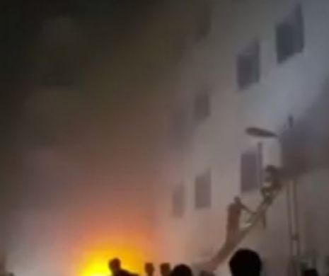 INCENDIU DEVASTATOR. Peste 100 de pompieri au intervenit