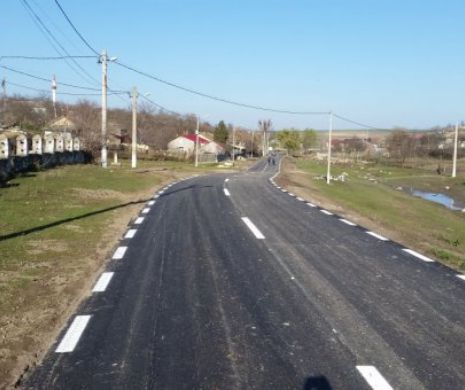 MIRACOL în ROMÂNIA: un DRUM a fost asfaltat în doar TREI ZILE | GALERIE FOTO