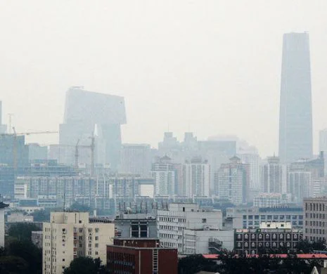 NEWS ALERT. SMOG periculos în Beijing. Autoritățile închid școlile și opresc construcțiile în aer liber