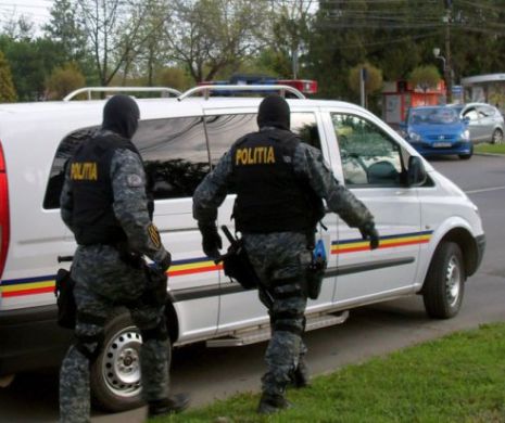 Șase polițiști ȘPĂGARI trimiși în judecată. Cereau bere, haine scumpe și bani de la șoferii prinși în trafic