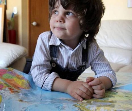 Un copil de origine ROMÂNĂ este cel mai inteligent de pe PLANETĂ. La doar TREI ani VORBEA fluent TREI LIMBI STRĂINE
