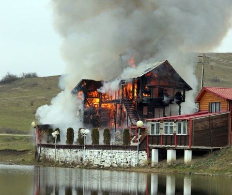 Un incendiu complet a distrus o casă, într-o localitate din județul Cluj. Casa unui campion național a ars complet