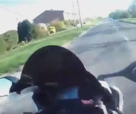 A fost condamnat la 2 ani de inchisoare! E INCREDIBIL cu ce viteza gonea acest motociclist prin localitate! VIDEO