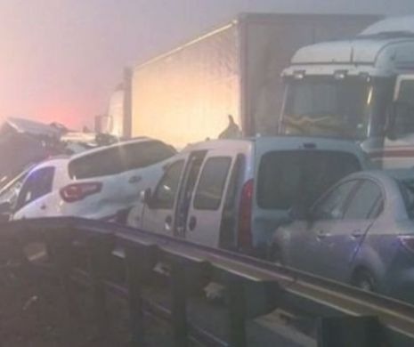 ACCIDENT GROAZNIC pe autostradă: 50 de maşini implicate, PATRU MORŢI şi ZECI DE RĂNIŢI