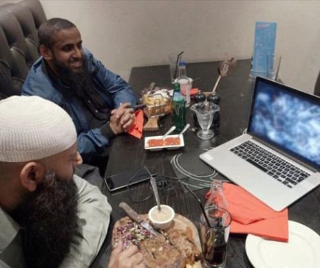 ATITUDINE BOLNAVĂ. Doi musulmani au comentat o EXECUŢIE ISIS când mâncau la un restaurant. IDOLUL LOR, asasinul jihadist Abu Rumaysah - Foto