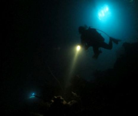 Ce a găsit un SCAFANDRU pe fundul oceanului, în timpul nopții, te va ÎNGROZI. Înregistrarea NU este pentru cei SLABI de INIMĂ | VIDEO