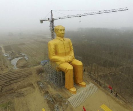 Chnezii i-au făcut o statuie uriașă lui Mao Zedong