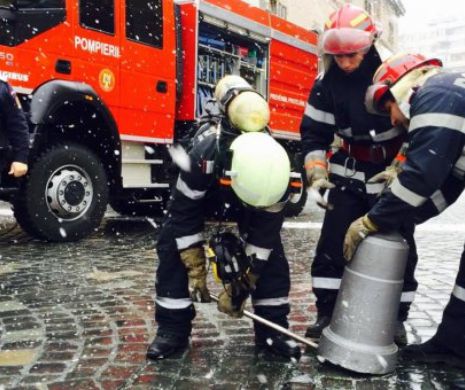 De ce NU POT INTRA pompierii în Piața Unirii, să stingă incendiile I VIDEO