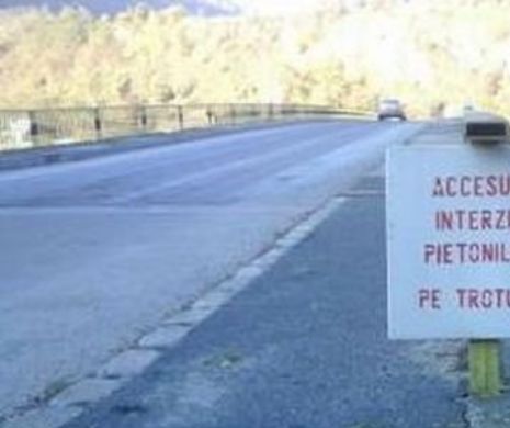 INCREDIBIL. Care sunt podurile din România pe care POŢI CĂDEA ÎN RÂU din cauza gropilor? CNADNR a răspuns cu o “SOLUŢIE TEHNICĂ” demnă de cascadorii râsului