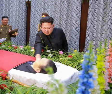 KIM Jong-un A PLÂNS în hohote. ”Cel mai apropiat tovarăș” și ”ajutor devotat”, a scâncit tiranul nord-coreean la catafalcul lui Kim Yang-Gon, omul său de încredere mort într-un bizar accident auto