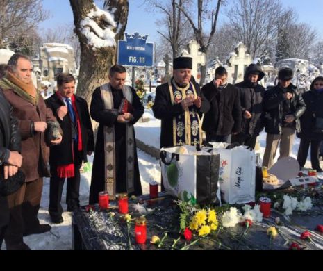 Regele folclorului românesc ar fi împlinit 72 de ani! Mormântul acestuia a fost plin de candele şi flori
