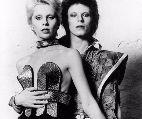 SECRETE NEGRE din prima căsnicie a lui David Bowie: RELAŢII INTIME ÎN GRUP înaintea nunţii şi zile ÎNCĂRCATE CU DROGURI