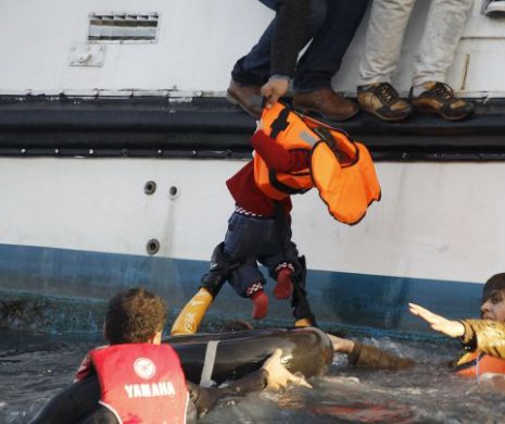 Tragedii în lanţ pe Marea Egee. Refugiaţii se îneacă pe capete în apele îngheţate. 15 persoane, din care şase copii, au murit iar alţi zeci de oameni sunt daţi dispăruţi