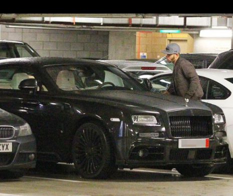 Aroganta fara limite! Unde si-a parcat acest pusti de BANI GATA Rolls Royce-ul de 320.000 euro! Politia l-a amendat imediat