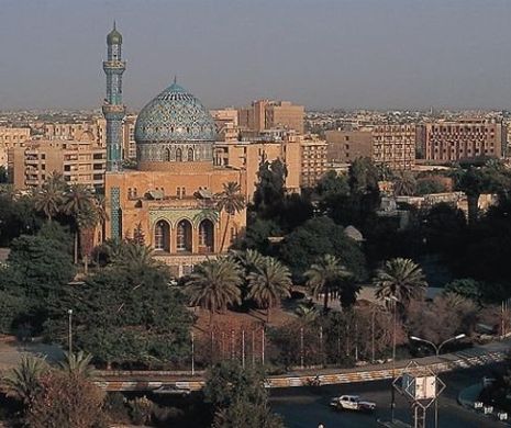 ATENTENTAT KAMICAZE la o moschee din Bagdad. Mai mulți oameni au MURIT și au fost RĂNIȚI