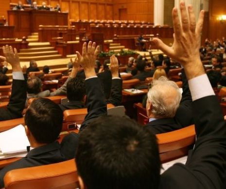 Conducerea Parlamentului discută, azi, aplicarea legii privind pensiile deputaţilor şi senatorilor