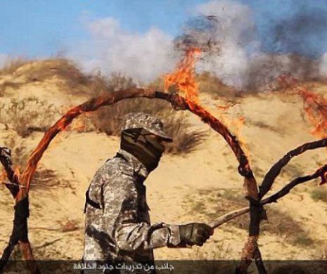 ISIS dezvăluie un nou CÂMP de luptă în deșertul egiptean, în care recruții sunt învățați să ASALTEZE și să folosească arme automate