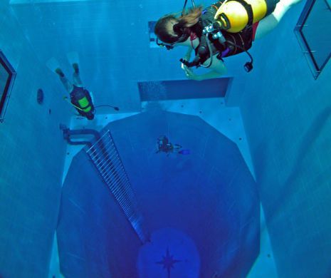 Nemo 33, PISCINA SF cu peşteri şi 2.500.000 de litri de apă. ADÂNCIME de 35 de metri şi INTERIOARE de SENZAŢIE, de o frumuseţe rară l Foto-Video