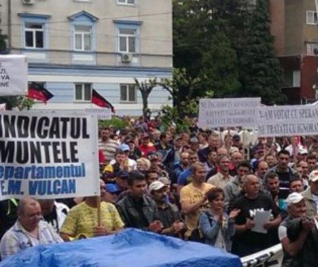 Peste 2000 de oameni au protestat în Petroşani: NU ÎNCHICDEŢI Complexul Energetic Hunedoara!