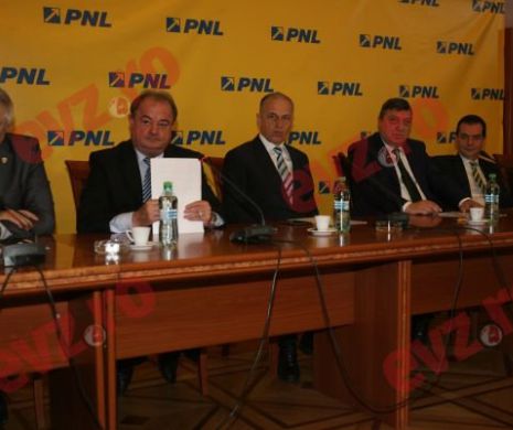 PNL şi PSRO au semnat protocolul de colaborare. Gust: Obiectivul este izolarea coaliţiei răului reprezentată de Oprea, Dragnea şi Băsescu