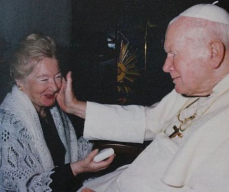 Relaţia de peste 30 de ani şi corespondenţa secretă a Papei Ioan Paul al II-lea cu o femeie căsătorită