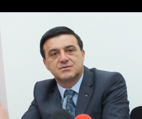 Senatorul Niculae Bădălău avertizează că PSD ar putea susţine o moţiune de cenzură
