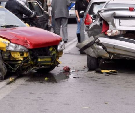 Un român şi doi basarabeni, implicaţi într-un accident auto în FRANŢA. Doi dintre ei se află în stare gravă la spital
