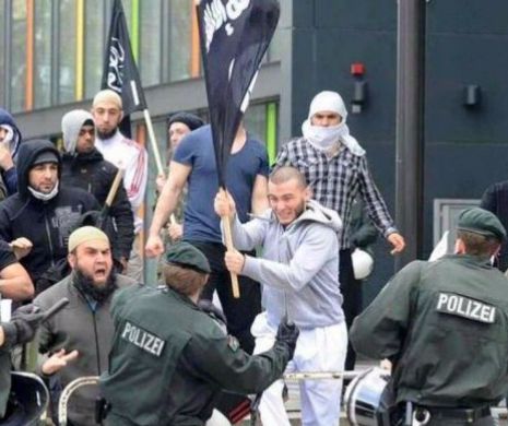 Un TERORIST ISIS ce pretindea că este REFUGIAT sirian a fost ARESTAT într-un centru din Germania. JIHADISTUL ce apare înconjurat de ARME și MUNIȚIE ar fi făcut plănuit un MASACRU | FOTO