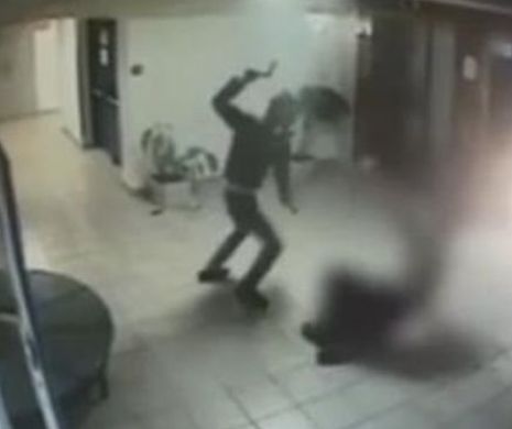 ATAC BESTIAL cu TOPOR. Un palestinian a lovit un israelian de parcă LOVEA UN COPAC l Video ŞOCANTcu imagini SÂNGEROASE