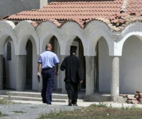 Banul îi încaieră periodic. Doi preoţi din Buzău s-au umplut de sânge în incinta bisericii