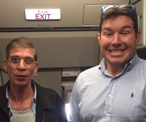 Bărbatul care s-a fotografiat alături de ATACATORUL avionului în Cipru a devenit ȚINTA glumelor pe INTERNET | GALERIE FOTO