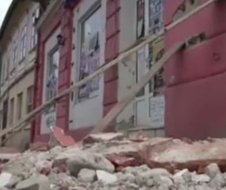 Braşov: Doi OAMENI, RĂNIŢI după ce o bucată de zid s-a DESPRINS