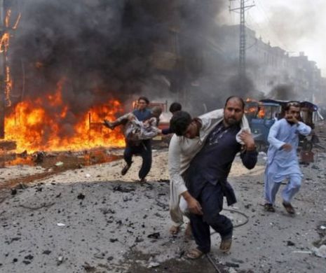 Cel puţin 52 de persoane au MURIT într-un ATENTAT SINUCIGAŞ în Pakistan